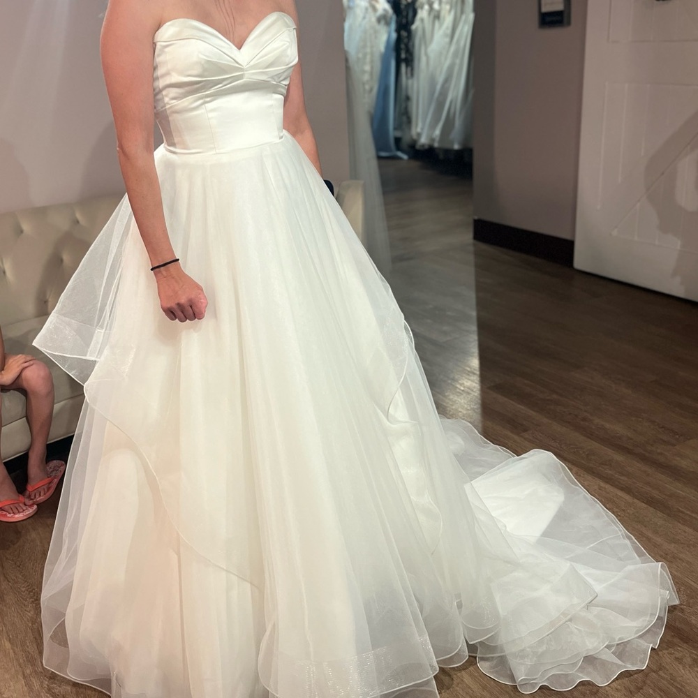 Moonlight Bridal Cream Sweetheart Sleeveless Wedding Gown